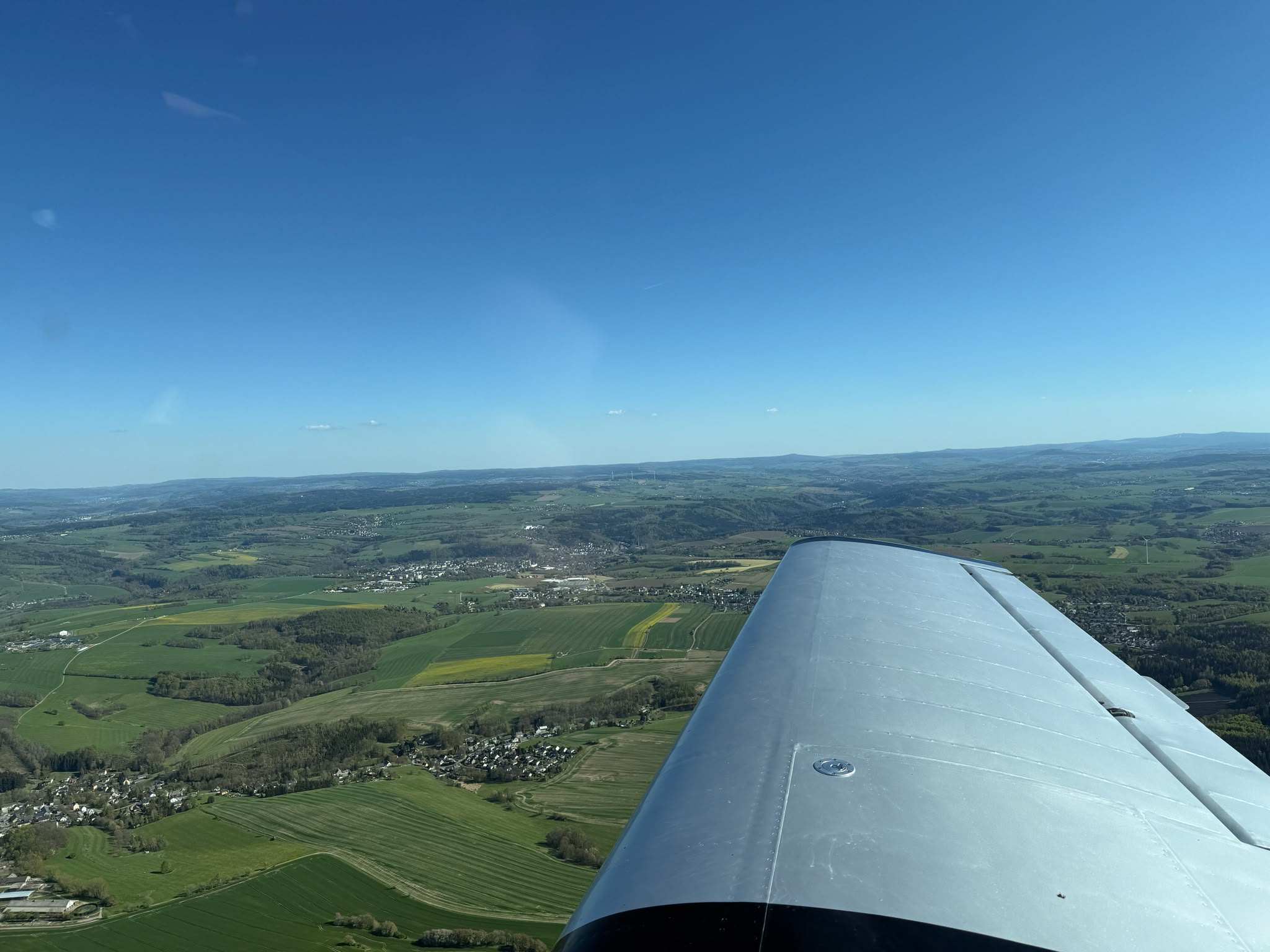 Rundflug mit der legendären Yakovlev Yak-18T über Leipzig ab Flugplatz Taucha